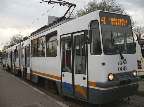 UN ALT OBSEDAT ÎN TRAMVAIUL 41. Prins în flagrant în timp ce se masturba
