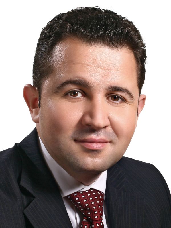 USL pierde două voturi pentru moțiune. Zoicaș și Dugulescu, recuperați de Putere. Oajdea a refuzat oferta PDL