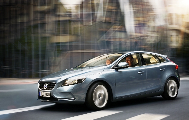 Volvo a anunțat prețul de bază cu care va fi comercializat noul model V40 în România
