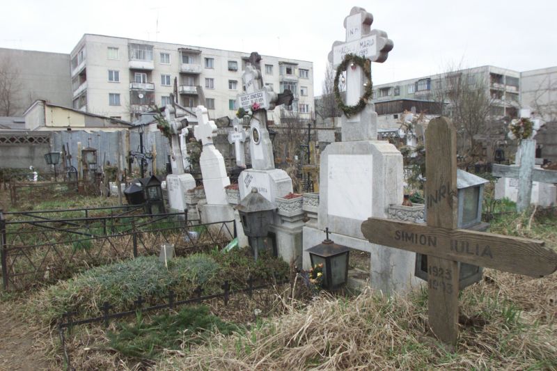 Afacerea "Cimitirul" umflă conturile! Încă 85.000 de euro plătiţi în ultima secundă de Primăria lui Sorin Oprescu