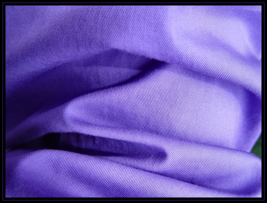 Astăzi este obligatoriu să porţi ceva violet la tine