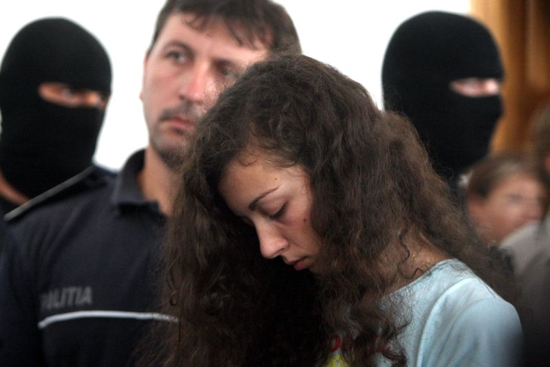 Blestem de dincolo de mormânt pentru studenta criminală. L-a tranşat pe Trifu în bucăţi şi a născut un copil fără mâini