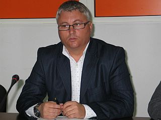Candidatul PDL la Primăria Ovidiu, lovit cu pumnul în faţă de un cetăţean