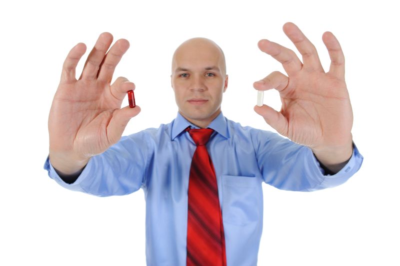 Doctorii, obligaţi să prescrie pastile ieftine