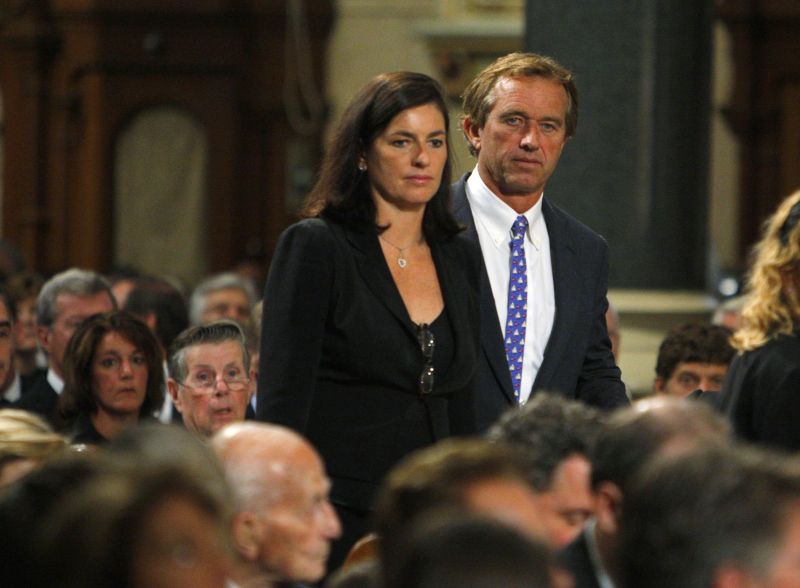 Mary Kennedy, cea de-a doua soție a lui Robert F. Kennedy, s-a spânzurat