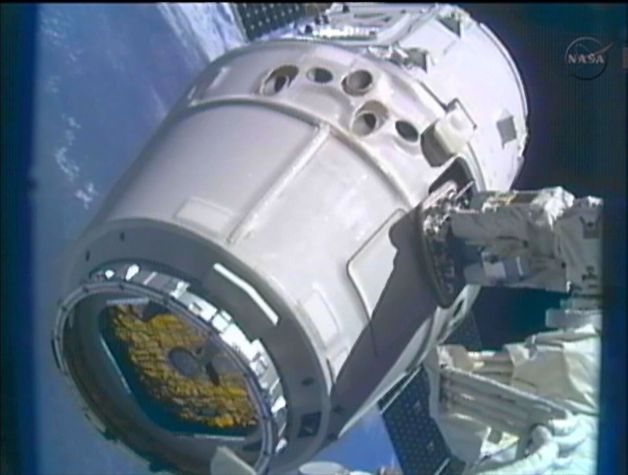 MOMENT ISTORIC. Naveta privată SpaceX s-a conectat la Staţia Spaţială Internaţională. Ce urmează?