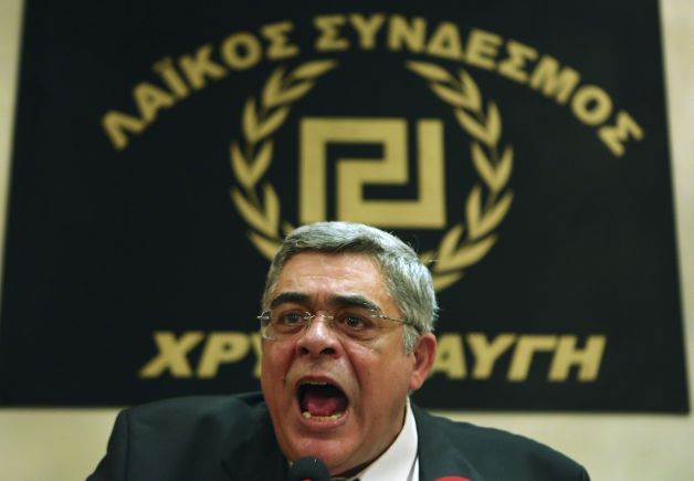 Neo-naziștii greci se comportă ca... "niște naziști" la o conferință de presă| VIDEO