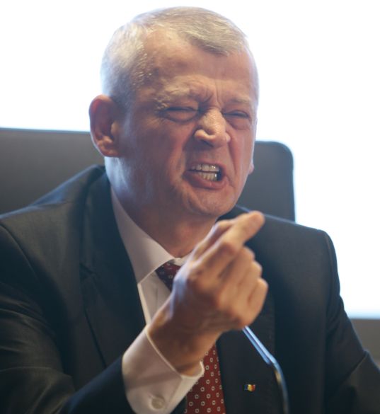 Oprescu a încasat 14.400 de euro de la UMF fără să treacă pe la școală