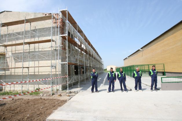 Oprescu se laudă cu un adăpost făcut de alţii