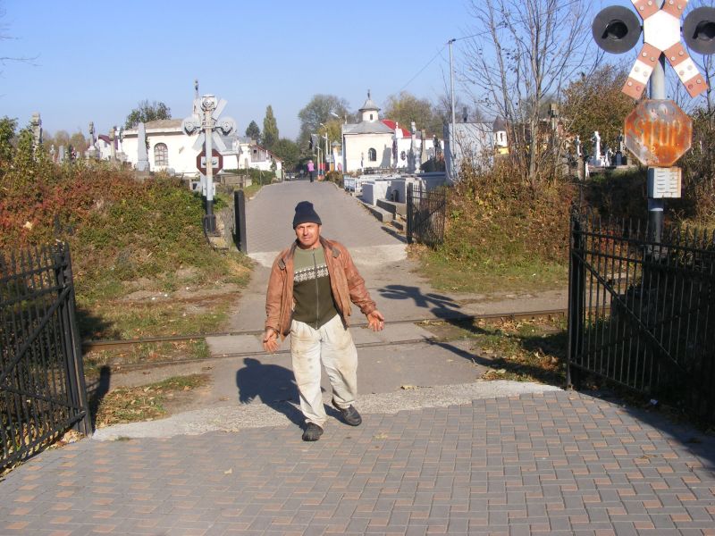 Rădăuţi, oraşul unde trenul trece printre morminte