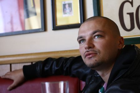 Rapperii cântă pentru actorul Şerban Ionescu