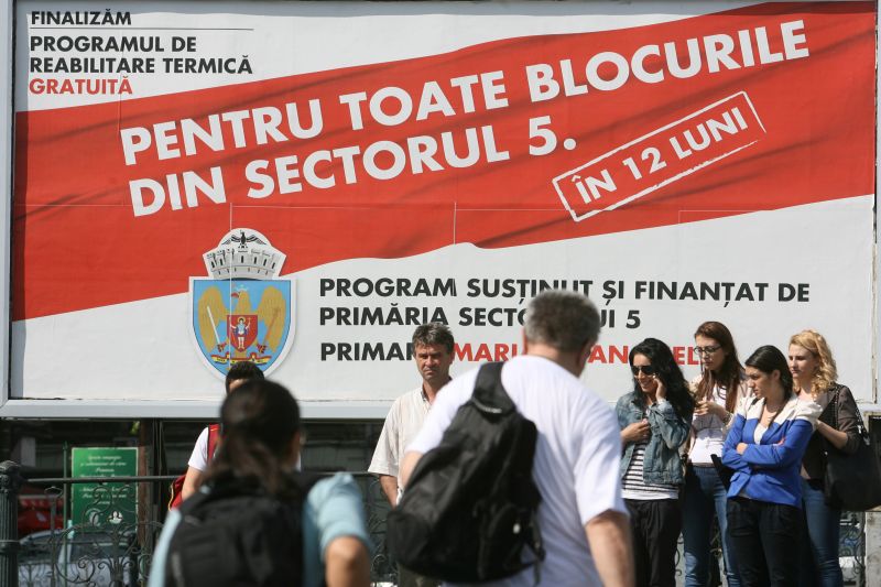 Reabilitarea termică, agent electoral. Vanghelie a ţinut banii în sertar doi ani