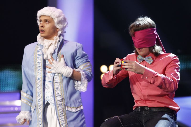ROMÂNII AU TALENT: Cristian Leana dă gata cubul Rubik în câteva secunde. VEZI care e cel mai tare record al lui