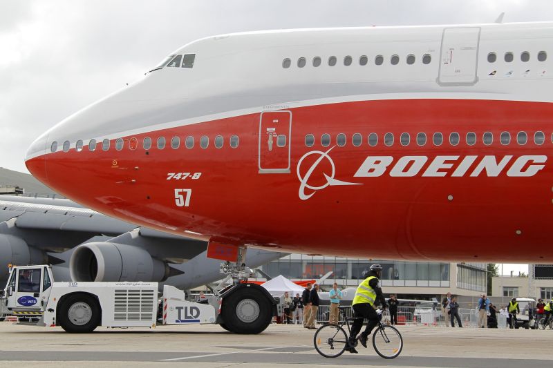 Un Boeing cu 320 de pasageri a aterizat de URGENȚĂ pe Aeroportul Otopeni