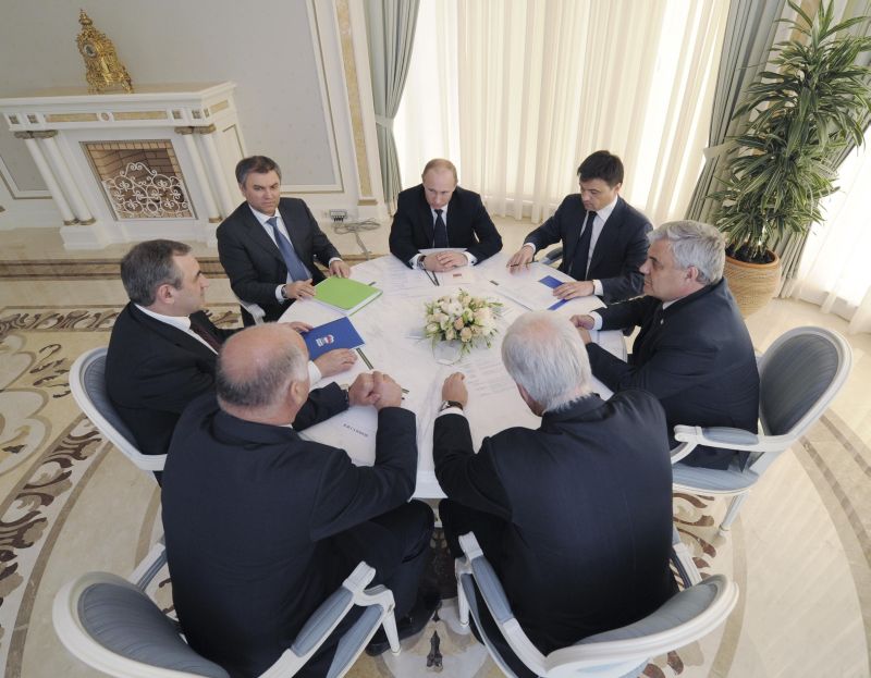 Vladimir Putin și Mahmoud Ahmadinejad, doi prieteni buni
