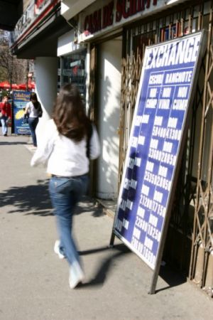 Volatilitatea economiei şi a cursului de schimb, cele mai periculoase pentru business