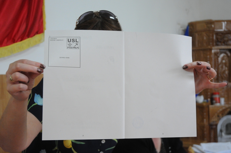 100% din primul vot în satul cu un singur candidat. "No, ai ieşit?" "Stai, să se închidă secţiile"