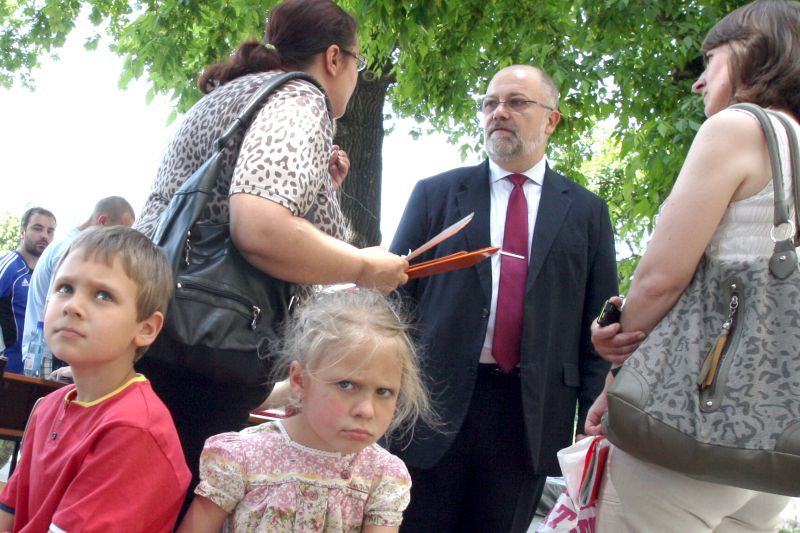 45 de inspectori școlari, puși pe liber. Înlocuitorii lor dau concurs