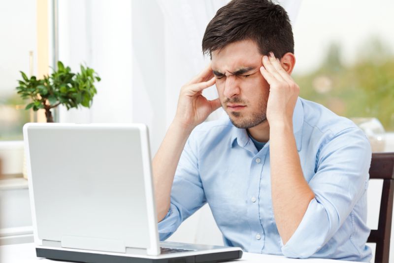 5 soluţii anti-dureri de cap la serviciu