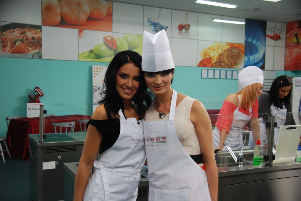 Adelina Pestriţu trece la cratiţă