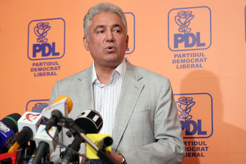 Adriean Videanu, atac la Ponta: E un lăutar