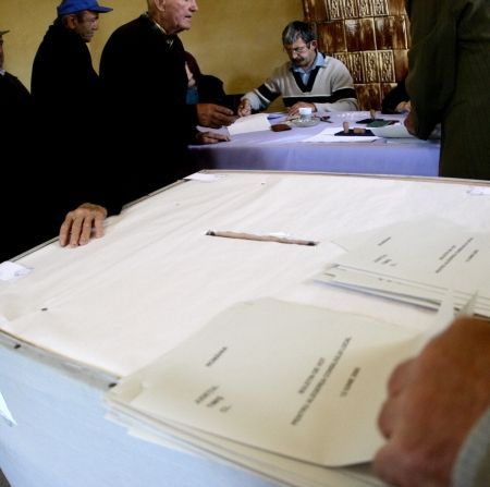 ALEGERI LOCALE 2012. Votarea se repetă în cinci localităţi