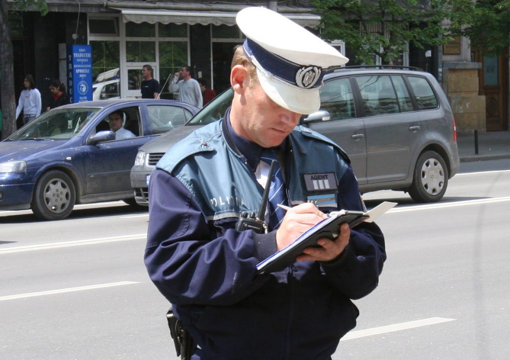Amenzi pentru cei care înjură în public