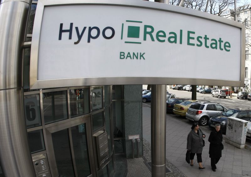 Austeritate doar pentru alţii. Băncile nemţeşti salvate cu bani publici cresc salariile