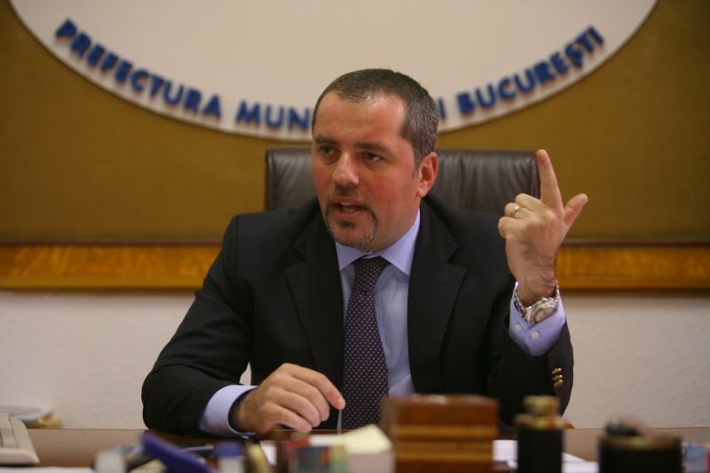 Candidatul PDL la primăria sectorului 5 le cere contracandidaților să-l susțină împotriva lui Vanghelie