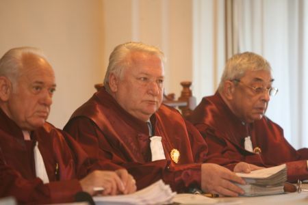 CCR: Votul uninominal este neconstituţional