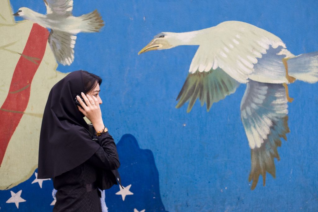 Euro 2012 interzis femeilor. Cinematograf din Teheran, închis pentru că a vândut bilete doamnelor
