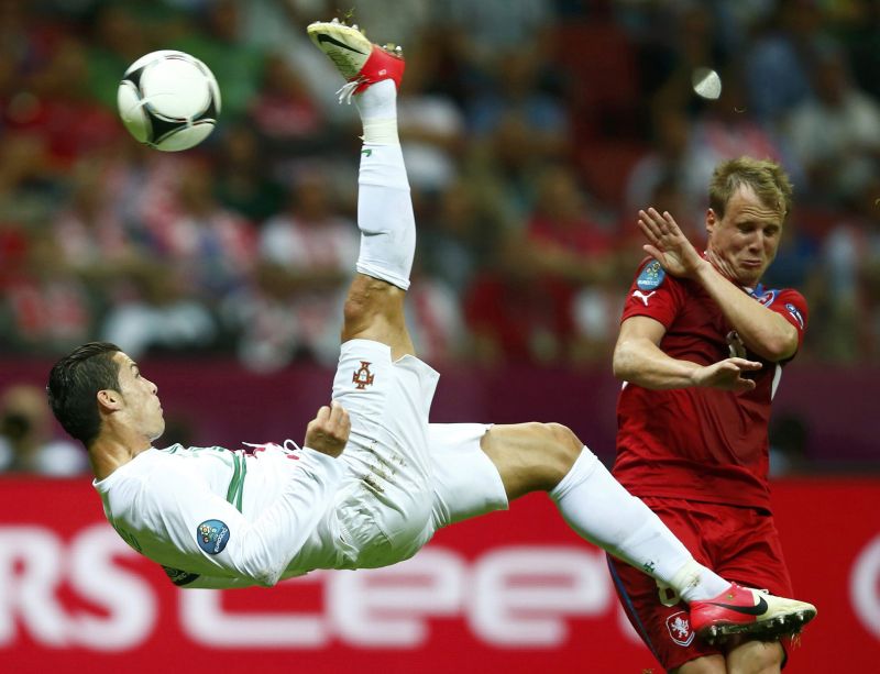 EURO 2012: Ronaldo: "Chiar şi Messi are criticii lui"