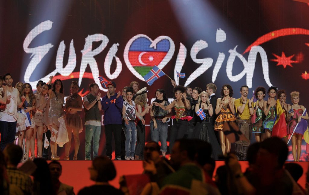 EUROVISION şi EURO. Vocile de aur "cântă fals" pe terenul de fotbal
