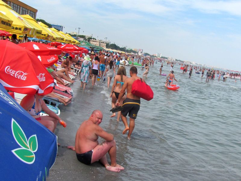 FENOMEN RAR la Marea Neagră. Ce au văzut turiştii în apă