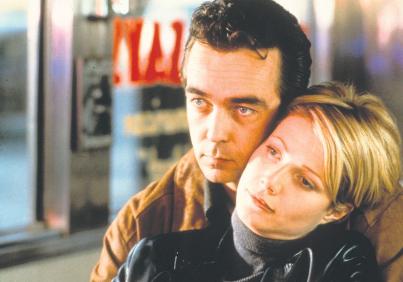 FILMUL EVZ: Dincolo de uşi