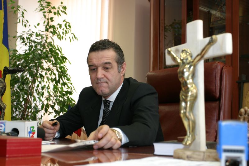 Gigi Becali a sărit din nou calul: "Iehova nu se bate la titlu! Â«MartoriiÂ» sunt satanişti"