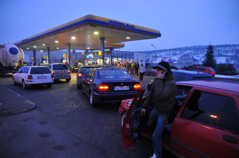 Guvernul va începe negocierile cu OMV pentru controlul preţului benzinei
