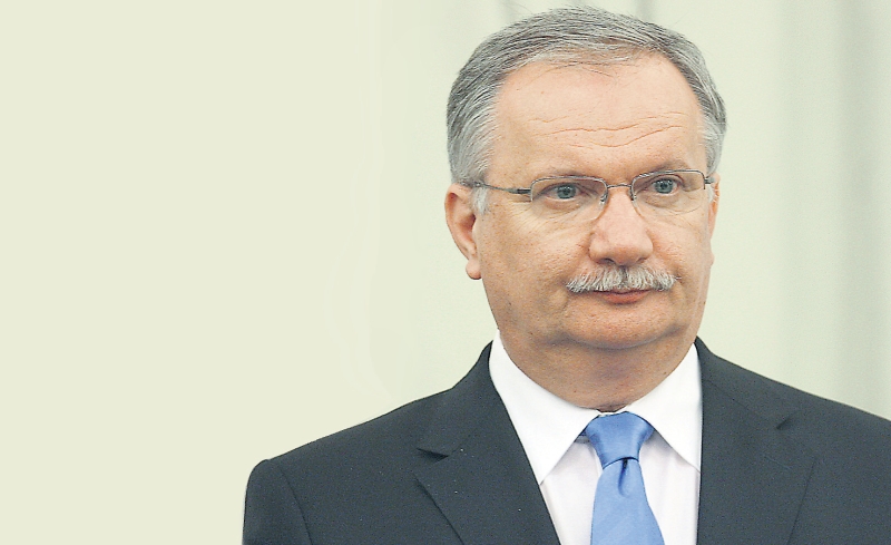 Halucinanta numire a comisiei care îl judecă pe Mang
