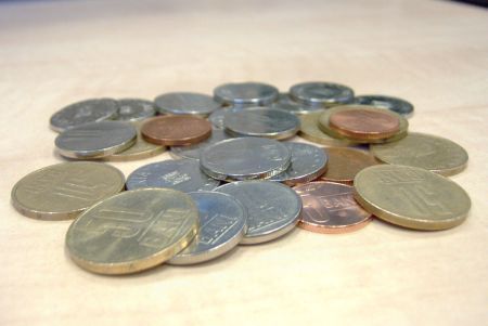 În doar o lună, guvernul a crescut deficitul cu 50%! Ţinta din 2012 poate fi RATATĂ, o PREMIERĂ în ultimii trei ani