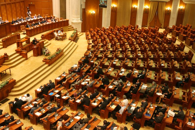 Înc-o zi de stat acasă: Sf Andrei, zi liberă cu voie de la Parlament