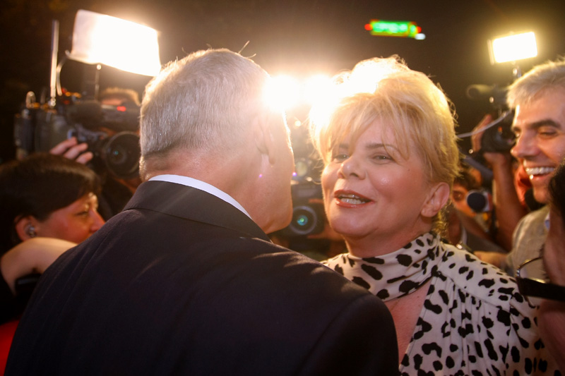 "Independenta" Corina Dumitrescu se pupă cu "independentul" Oprescu