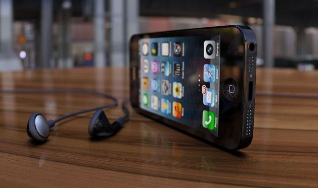 INTERNETUL IA FOC. Fotografii cu smartphone-urile Facebook şi iPhone 5 | FOTO