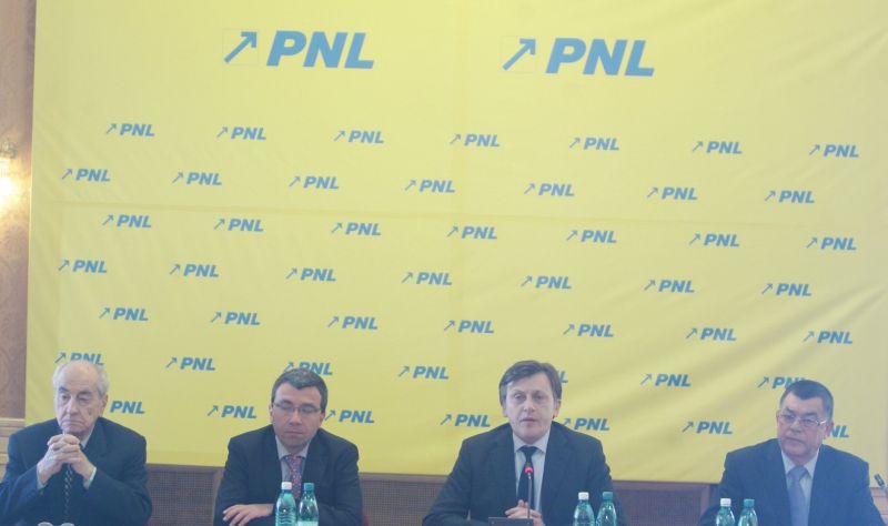 Liviu Vârciu, asaltat de femei la Mamaia