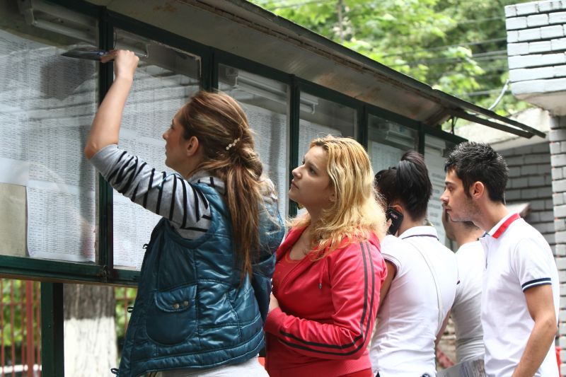 Luni începe BACALAUREATUL. AFLĂ numărul RECORD de elevi înscrişi