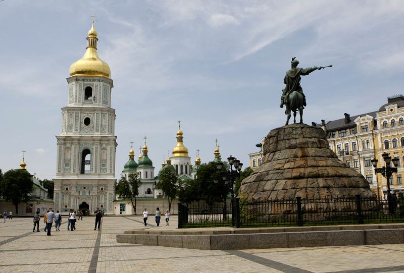 MAE român răspunde criticilor venite de la Kiev legate de eliberarea pașapoartelor pentru cetățeni ucrainieni