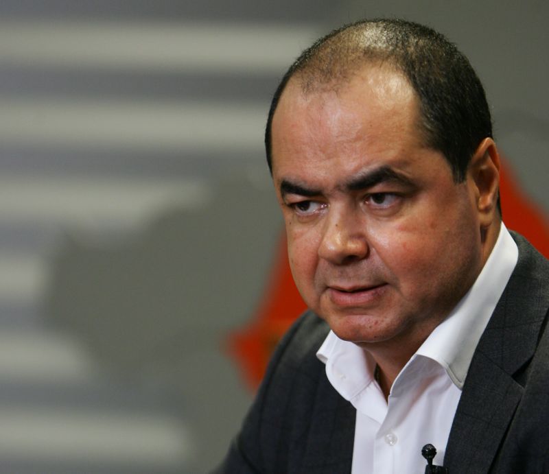 Mașina candidatului MNMH la CJ Mehedinți, atacată cu pietre de susținători ai USL