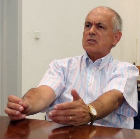 MODEL PENTRU STUDENŢI. Doctorul Ciomu predă la Medicină cursuri despre tăierea penisului