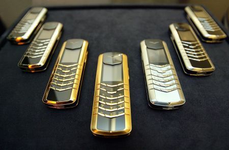 Nokia VA CONCEDIA 10.000 de oameni