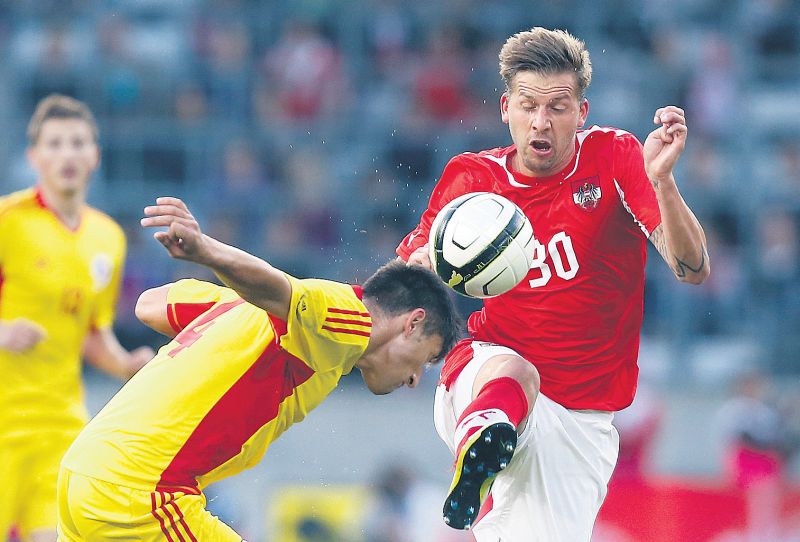 Norocul și arbitrul au salvat România în Austria