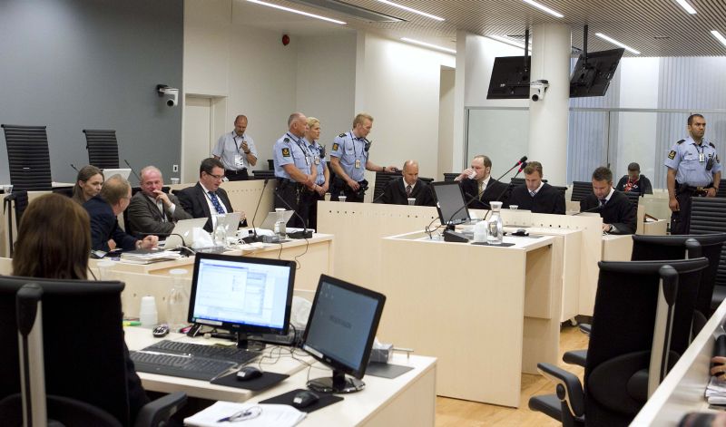 Norvegia: Un judecător din procesul teroristului Breivik, surprins în timp ce juca Solitaire